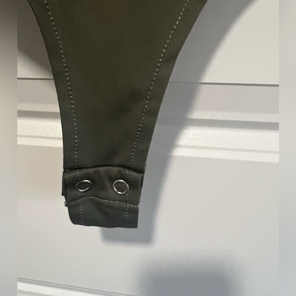 NWT Olive green bodysuit WOMEN’S SIZE SMALL - Picture 2 of 5